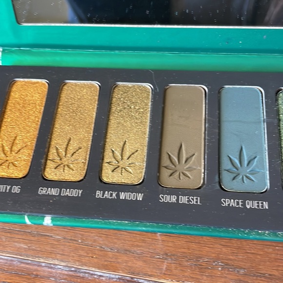 Melt cosmetics smoke sessions palette eyeshadow green gold stoner hippie - Picture 9 of 9